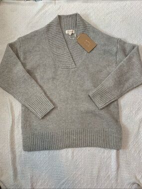 Listicle Light Gray V-Neck Wool Blend Sweater